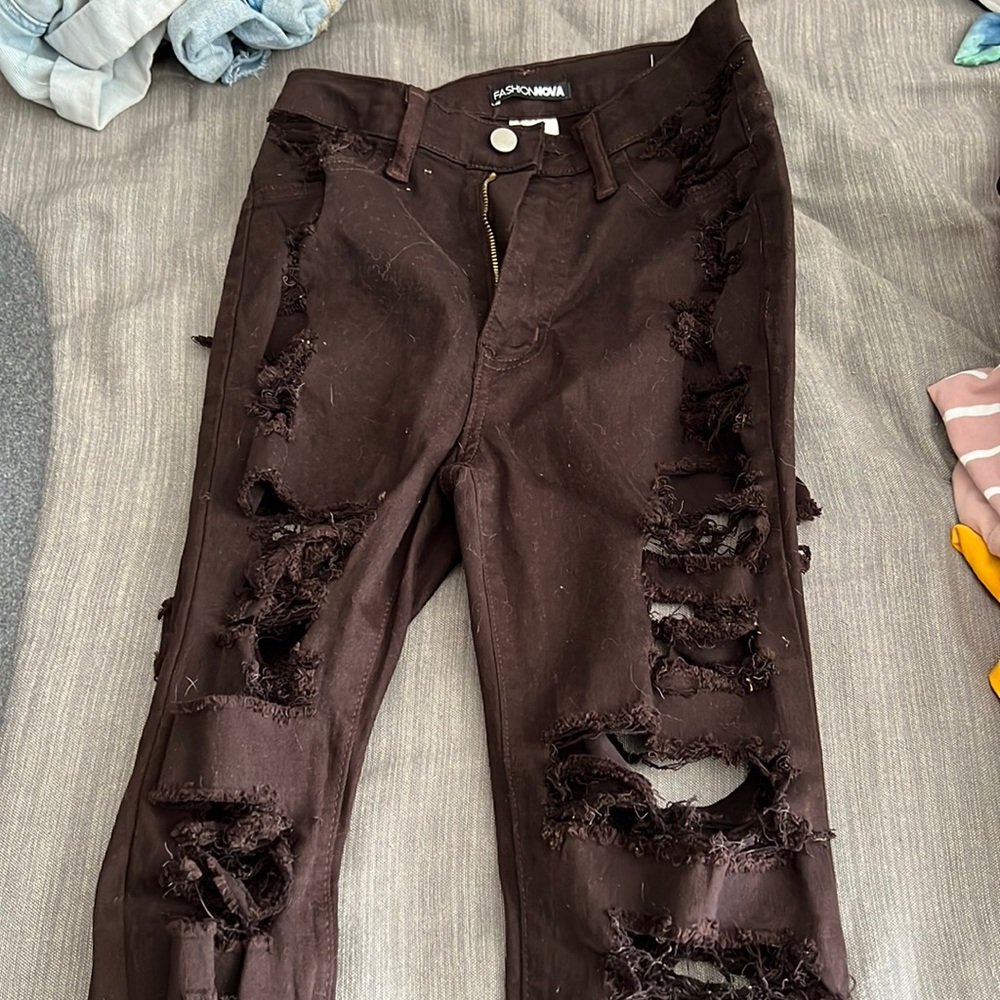 Brown-chocolate, distressed jeans. Fashion Nova